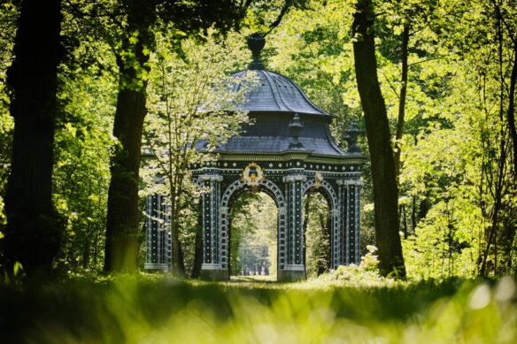 Das Grüne Lusthaus im Schlosspark Laxenburg im Frühling.